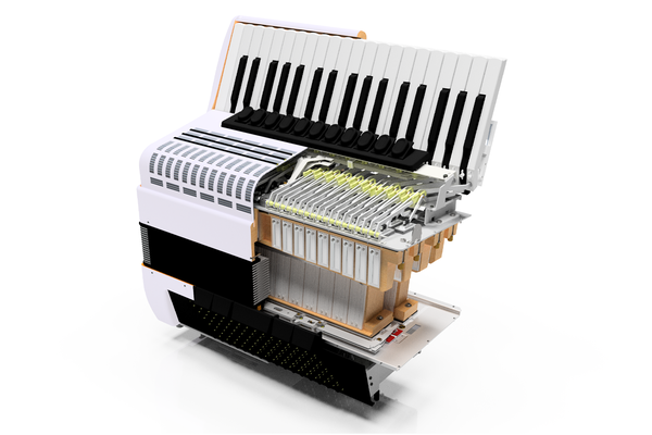 weißes Akkordeon mit modernen Membranen