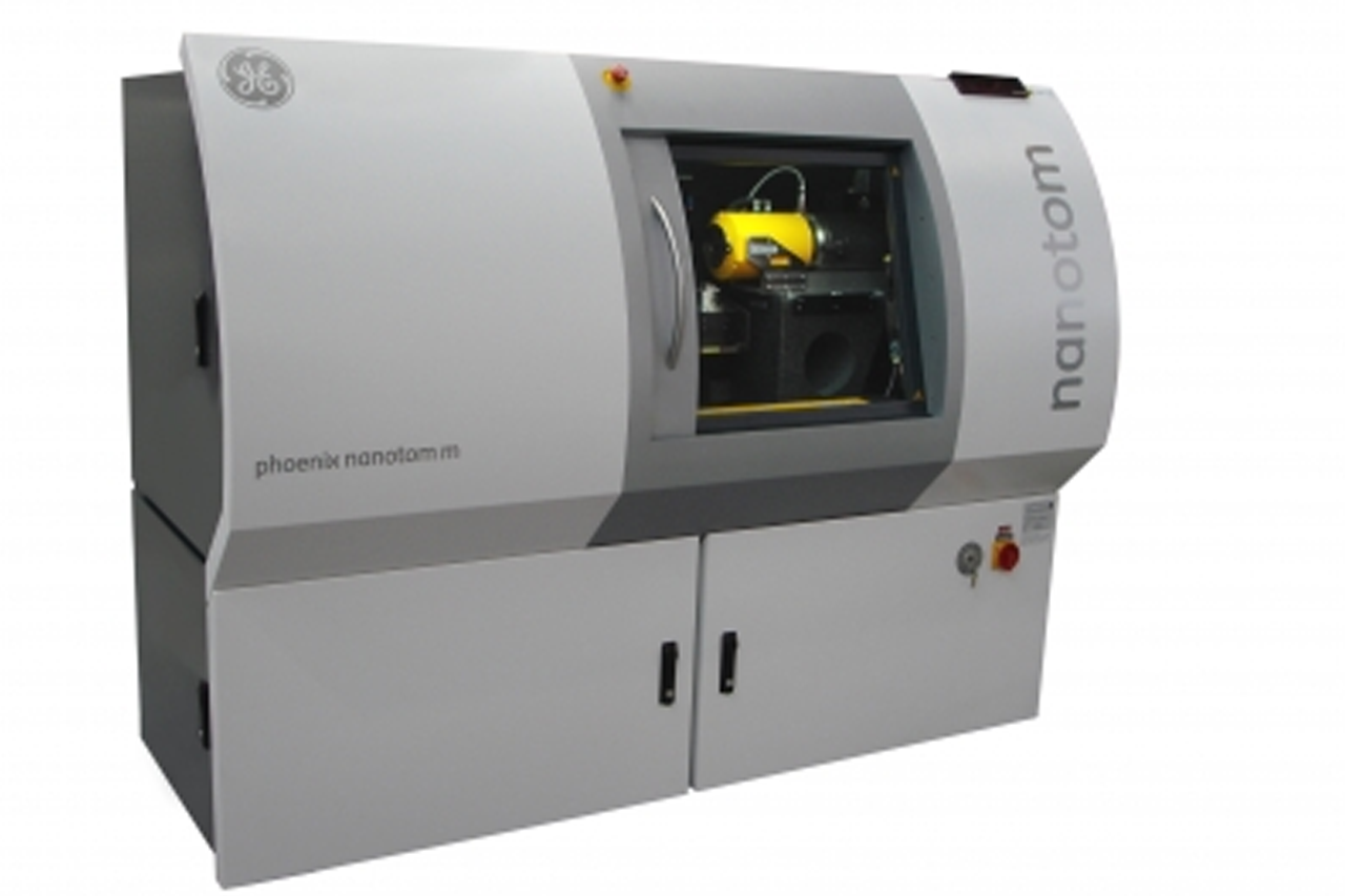 großes Gerät, der Phoenix Nanotom M, ein Computertomographiesystem/bei Verlinkung führt Link zur Projektwebsite